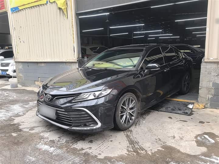 Фото 2 - Toyota Camry