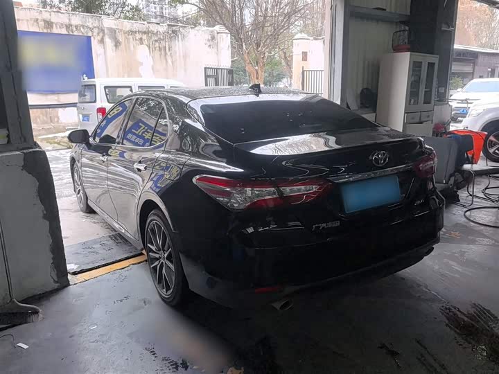 Фото 5 - Toyota Camry