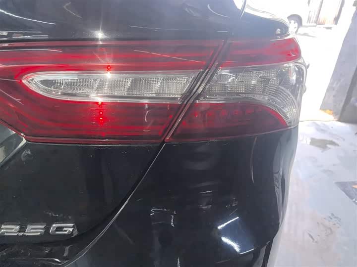 Фото 8 - Toyota Camry