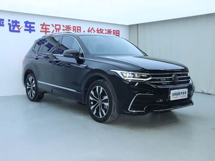 Фото 2 - Volkswagen Tiguan L Pro