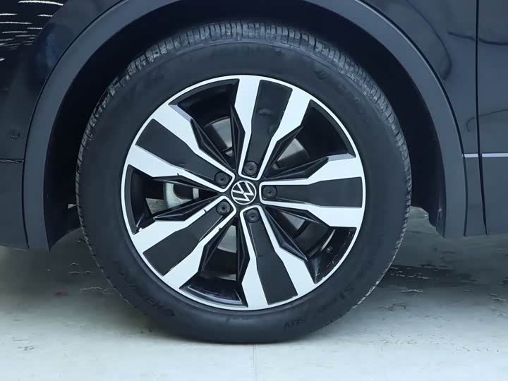 Фото 4 - Volkswagen Tiguan L Pro