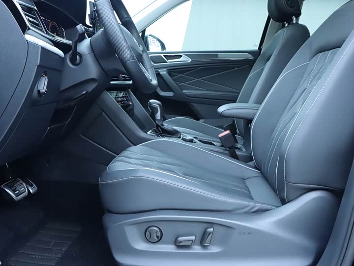 Фото 5 - Volkswagen Tiguan L Pro