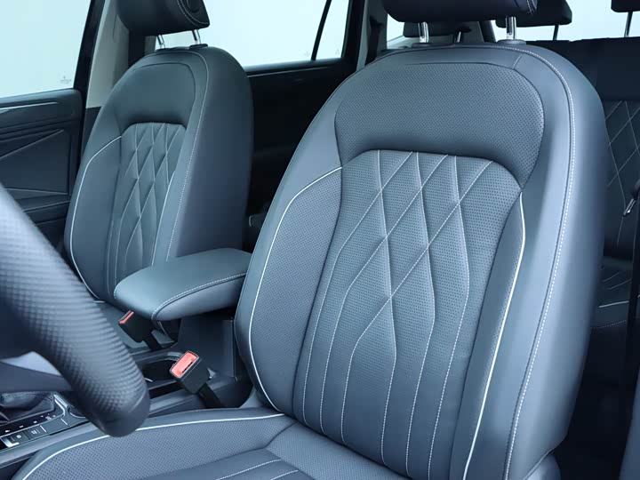 Фото 6 - Volkswagen Tiguan L Pro