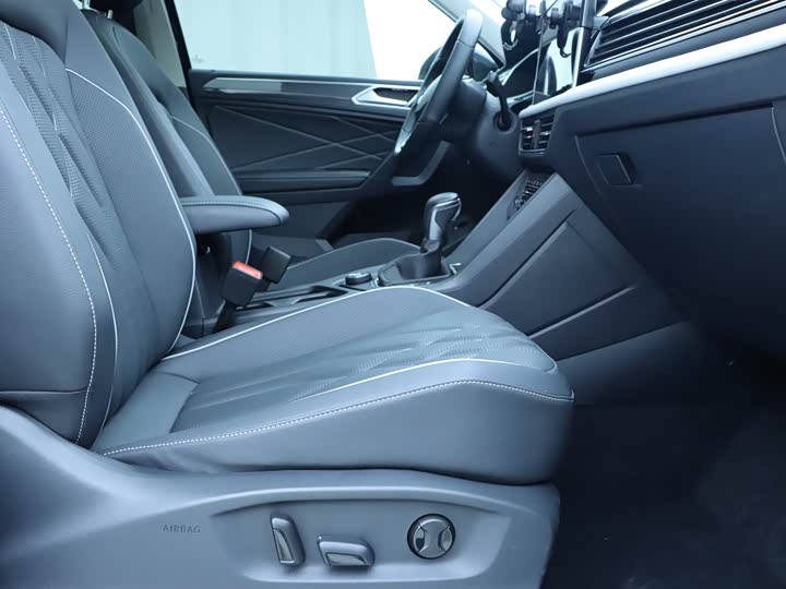 Фото 7 - Volkswagen Tiguan L Pro