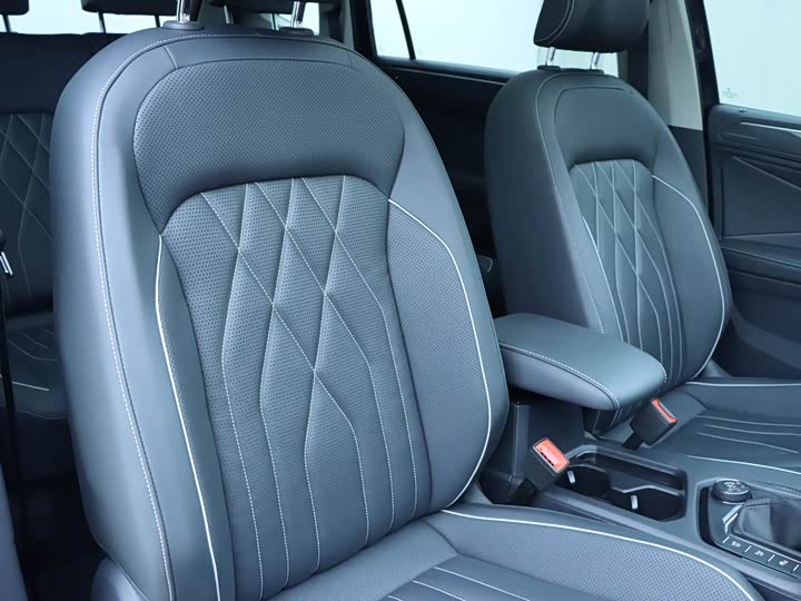 Фото 9 - Volkswagen Tiguan L Pro