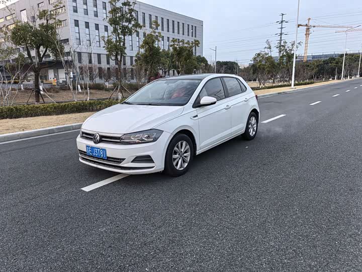 Фото 1 - Volkswagen Polo