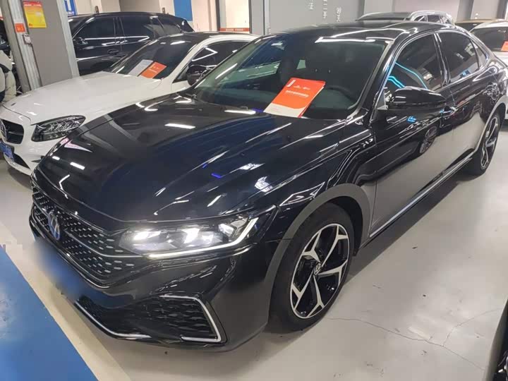 Фото 2 - Volkswagen Passat