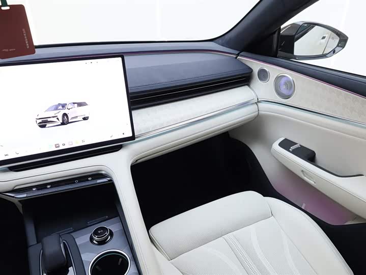 Фото 4 - Zeekr 001