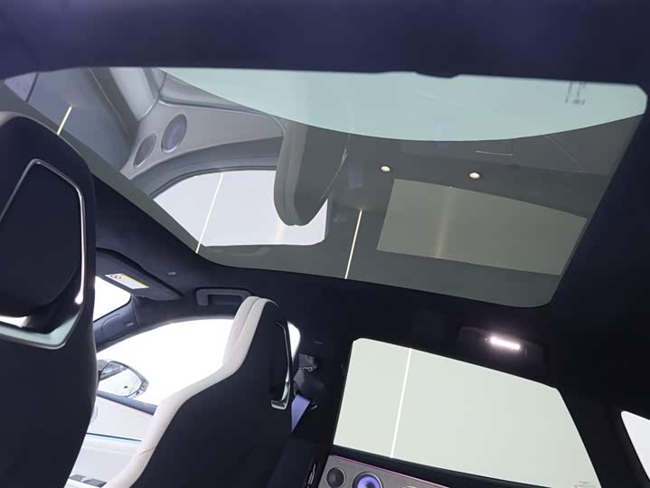 Фото 6 - Zeekr 001