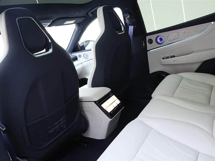 Фото 7 - Zeekr 001