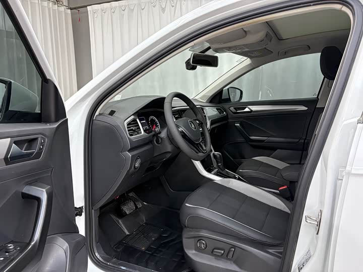 Фото 7 - Volkswagen T-Roc