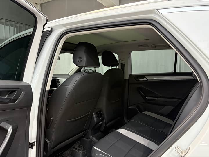 Фото 8 - Volkswagen T-Roc