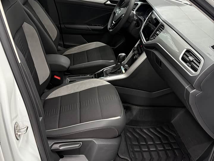 Фото 9 - Volkswagen T-Roc