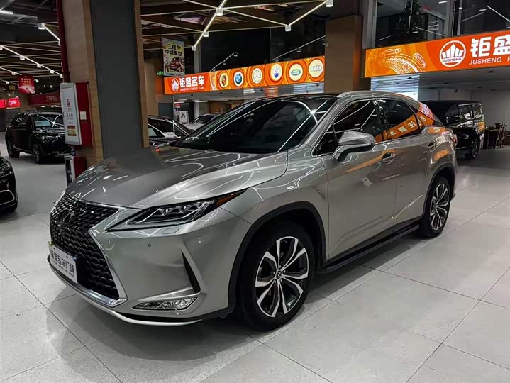 Фото 1 - Lexus RX
