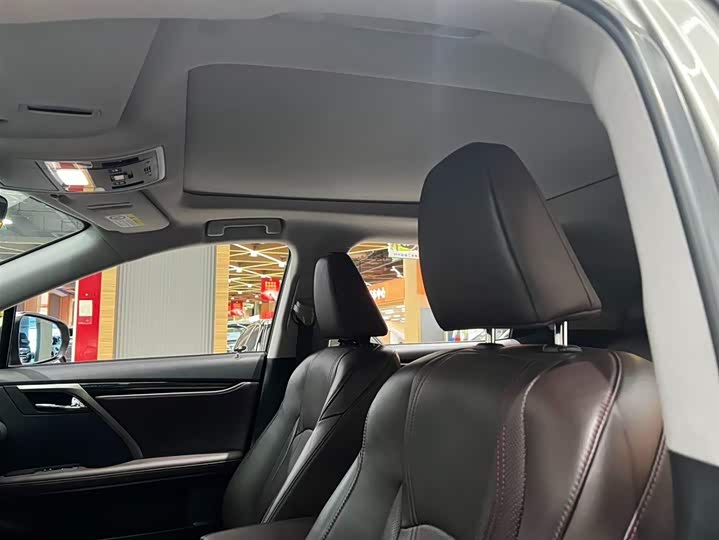 Фото 4 - Lexus RX