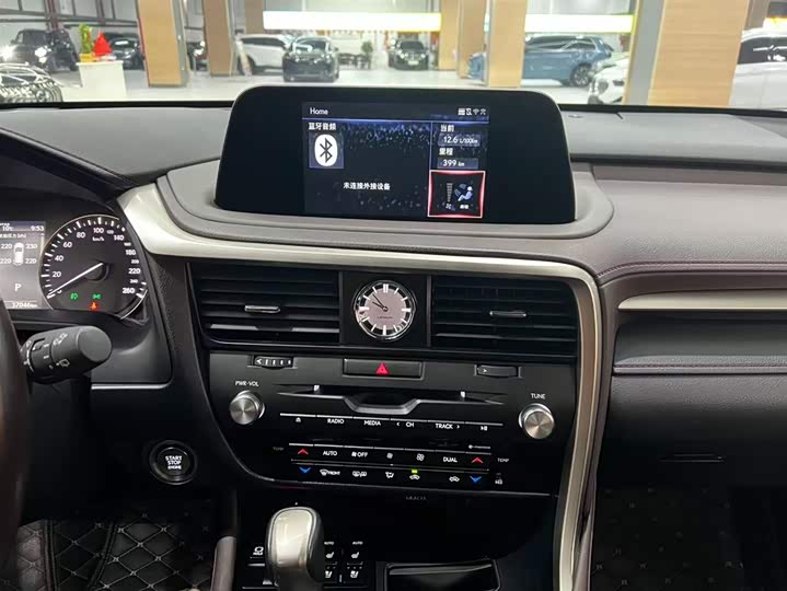 Фото 9 - Lexus RX