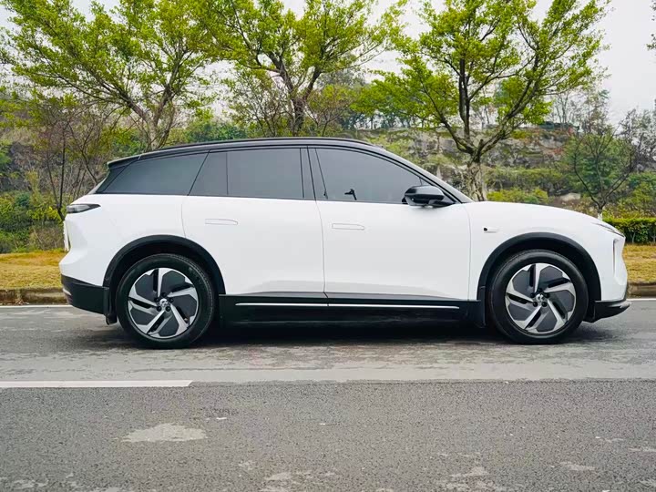 Фото 3 - Nio ES6