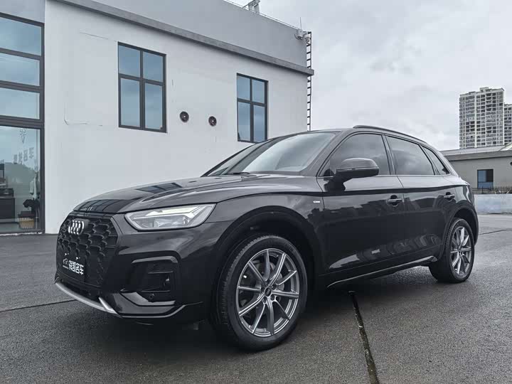 Фото 1 - Audi Q5L