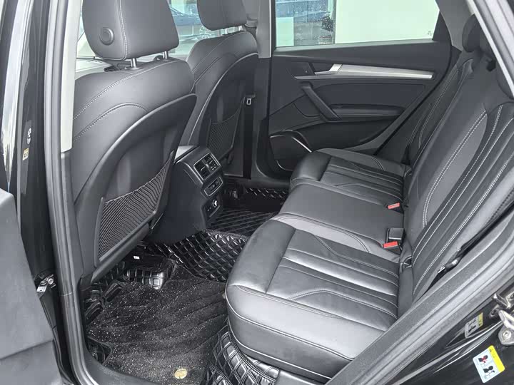 Фото 8 - Audi Q5L