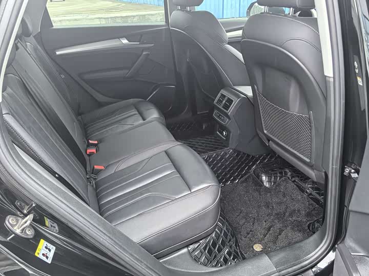 Фото 9 - Audi Q5L