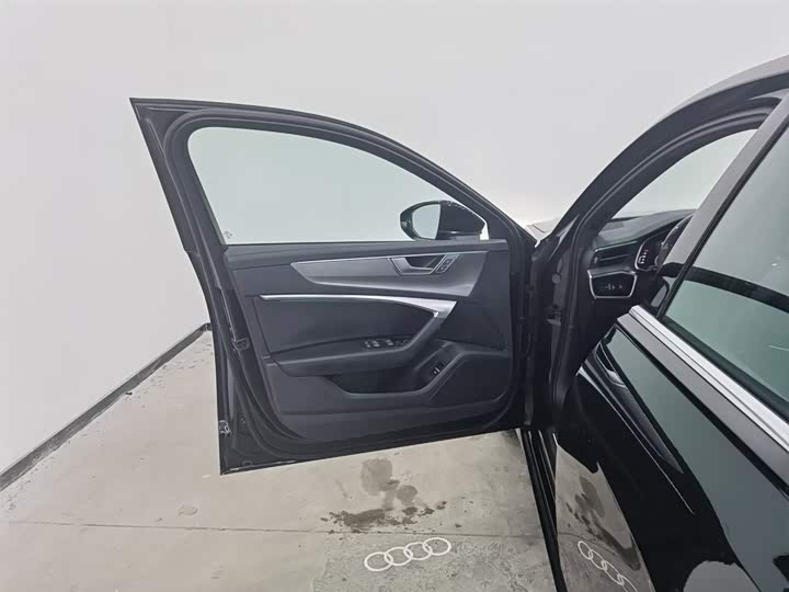 Фото 8 - Audi A6L