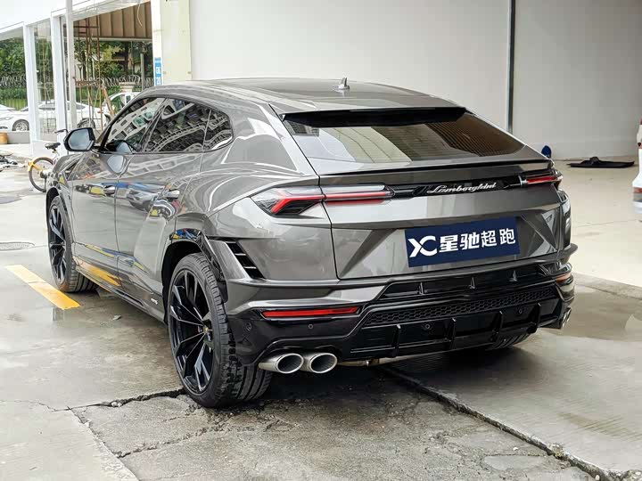 Фото 3 - Lamborghini Urus