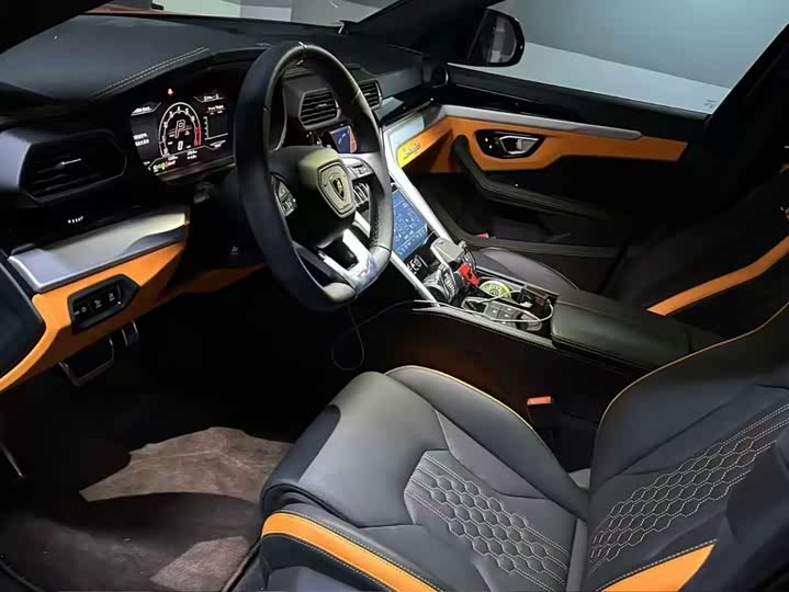 Фото 4 - Lamborghini Urus