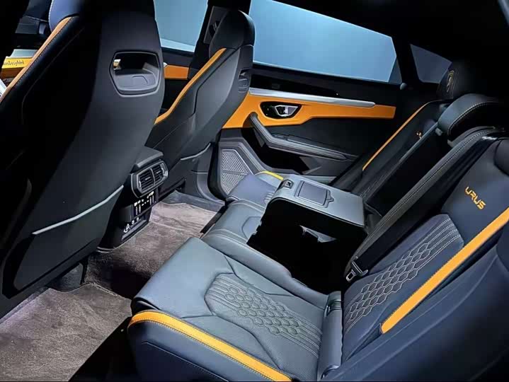 Фото 5 - Lamborghini Urus