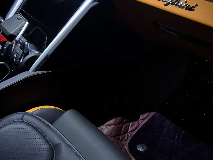 Фото 7 - Lamborghini Urus