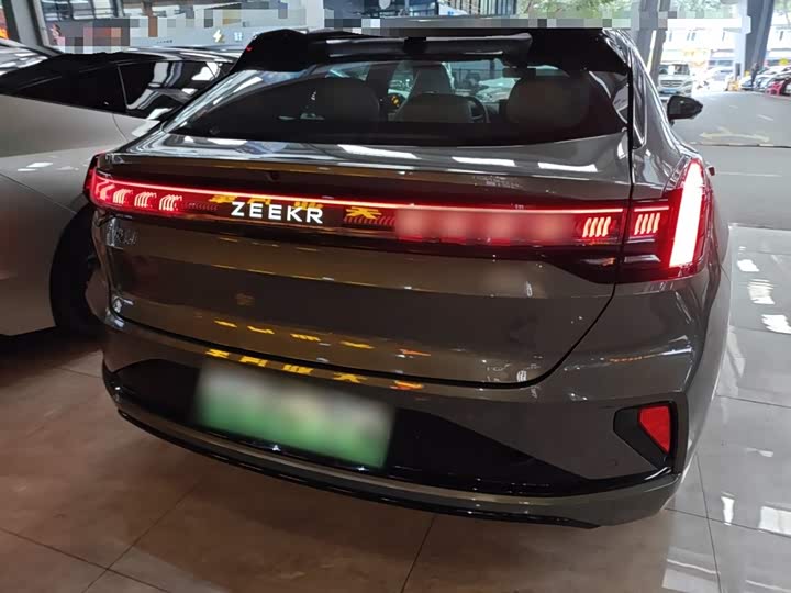 Фото 6 - Zeekr 001