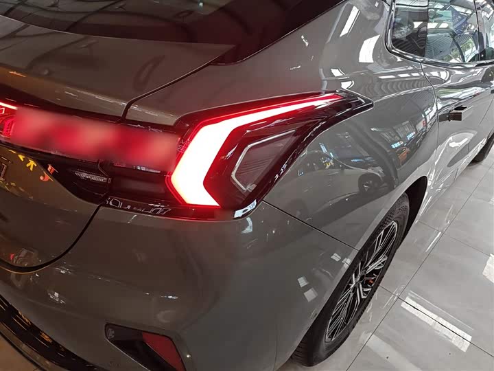 Фото 8 - Zeekr 001