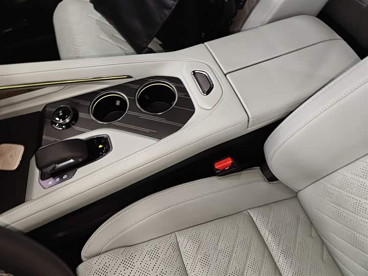 Фото 9 - Zeekr 001