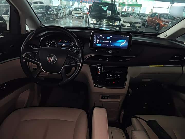 Фото 9 - Buick GL8 ES