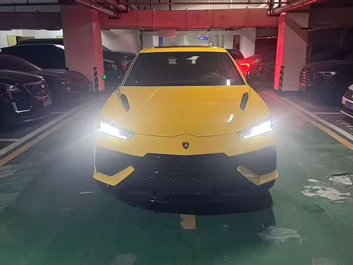Фото 1 - Lamborghini Urus