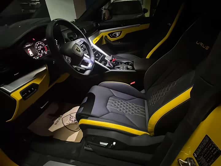 Фото 4 - Lamborghini Urus