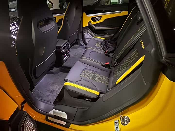 Фото 5 - Lamborghini Urus