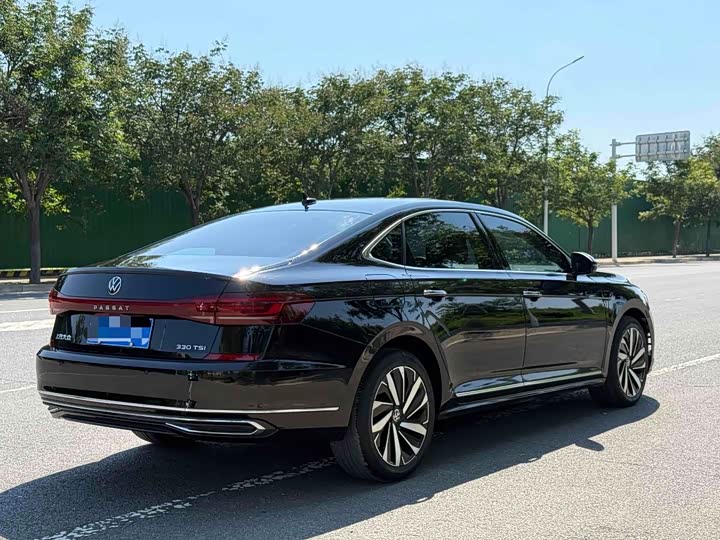 Фото 7 - Volkswagen Passat