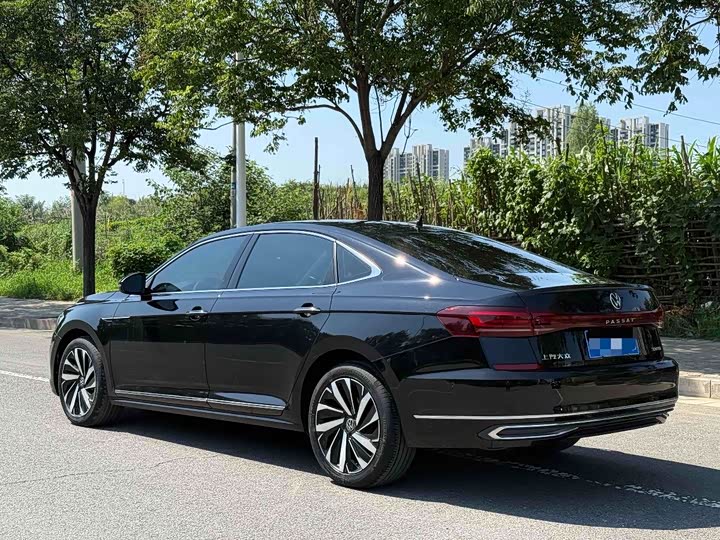 Фото 9 - Volkswagen Passat