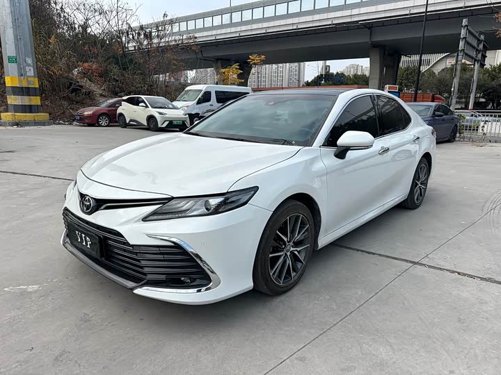 Фото 1 - Toyota Camry