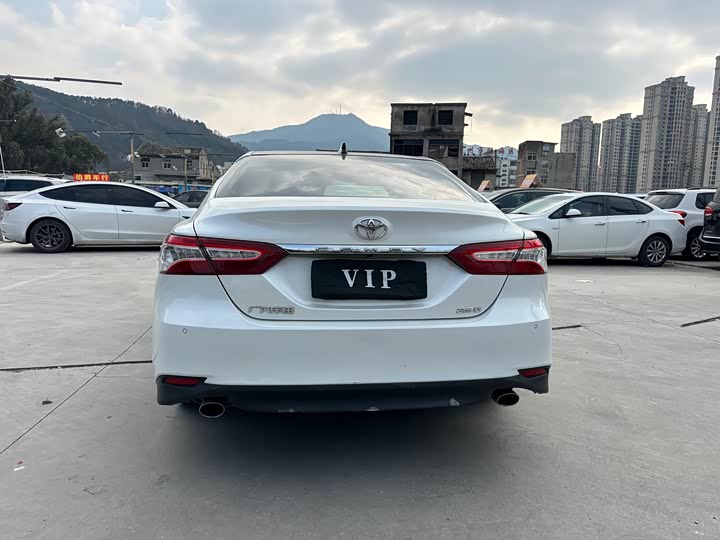 Фото 4 - Toyota Camry