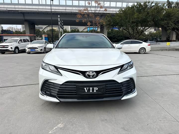 Фото 6 - Toyota Camry