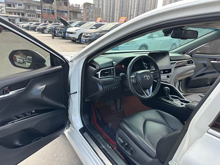 Фото 7 - Toyota Camry