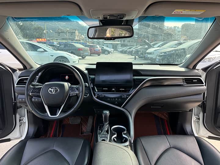 Фото 9 - Toyota Camry