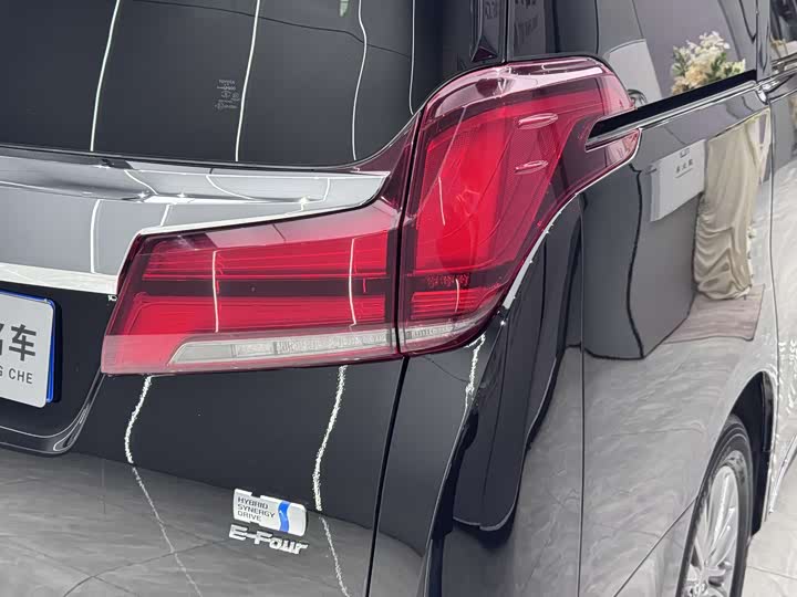 Фото 7 - Toyota Alphard