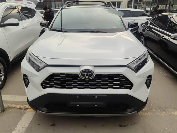 Фото 2 - Toyota RAV4