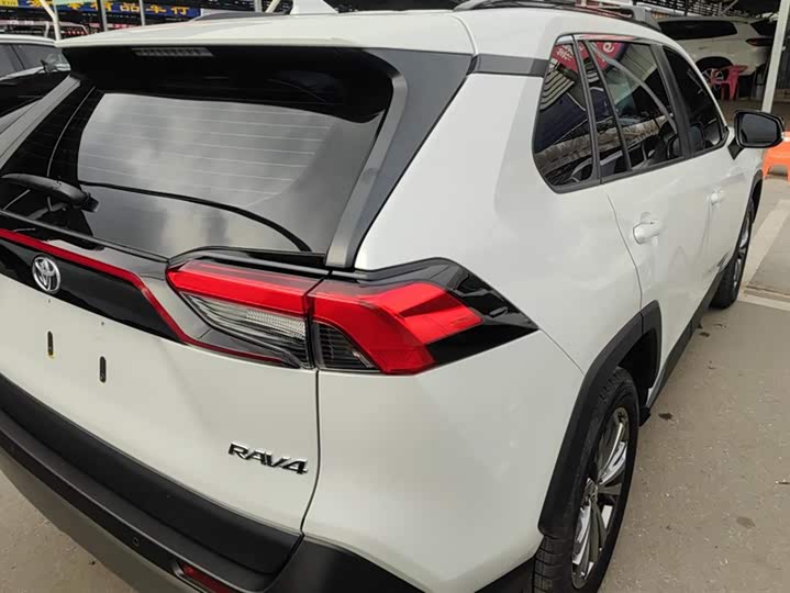 Фото 3 - Toyota RAV4