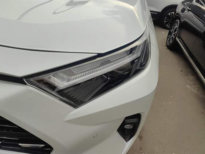 Фото 5 - Toyota RAV4