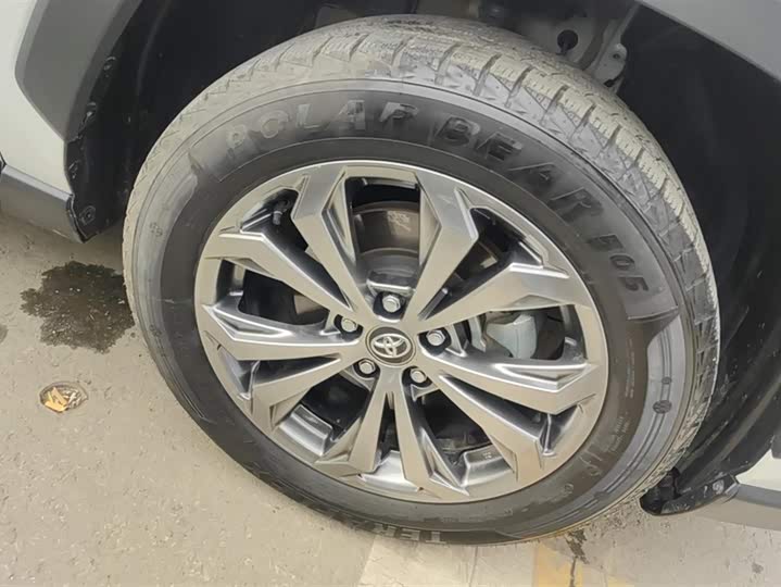 Фото 6 - Toyota RAV4