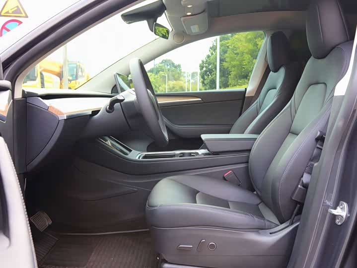 Фото 4 - Tesla Model Y