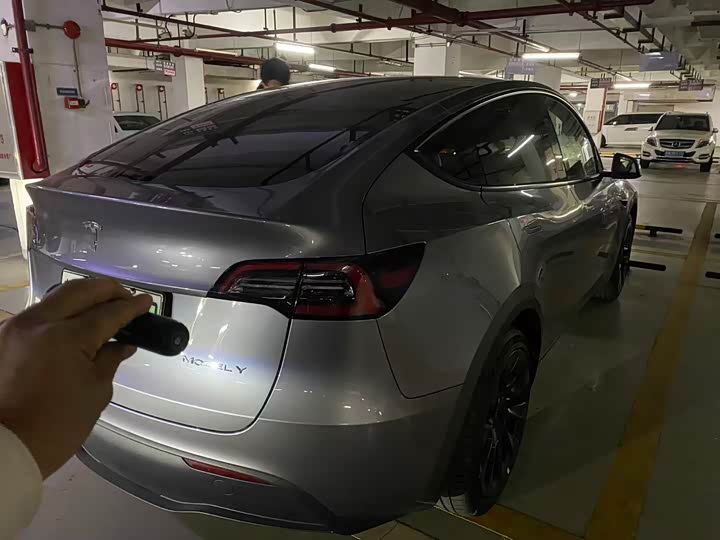 Фото 2 - Tesla Model Y